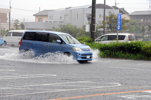 雨の日の運転！注意点から見えにくさの回避方法まで一挙紹介！